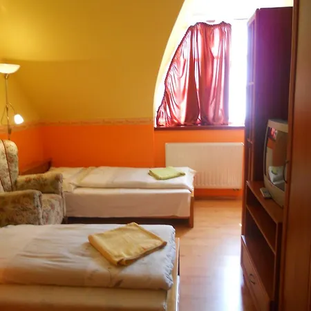 Guest house Kertvarosi Vendeghaz Oroshaza